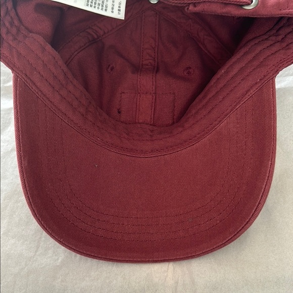 NWOT Abercrombie & Fitch Men's Red Cap - Picture 4 of 4